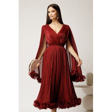 Rochie midi bordo din voal satinat in clos cu maneci ample si curea din strasuri in talie