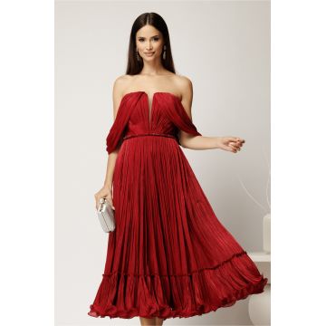 Rochie midi bordo in clos din voal satinat cu aplicatii cazute pe umeri