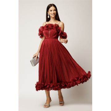 Rochie midi bordo in clos din voal satinat cu volanase la bust si la baza