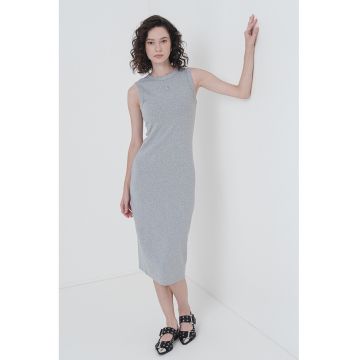 Rochie midi cu croiala dreapta si decolteu la baza gatului
