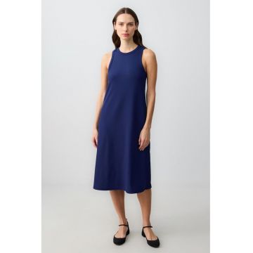 Rochie midi cu croiala dreapta si slit lateral