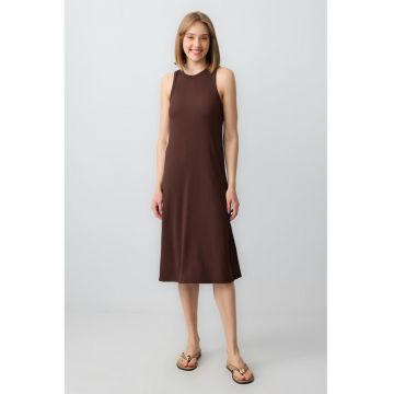 Rochie midi cu croiala dreapta si slit lateral