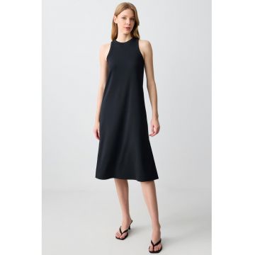 Rochie midi cu croiala dreapta si slit lateral