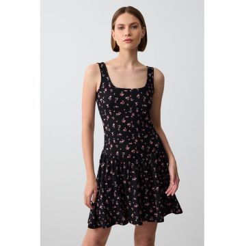 Rochie midi cu model floral si decolteu patrat