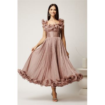 Rochie midi lila in clos din voal satinat cu volanase la bust si la baza