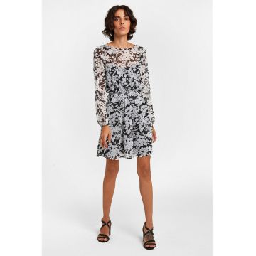 Rochie mini cu model floral si maneci semitransparente