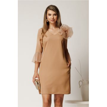 Rochie scurta bej din stofa cu mansete din voal plisat si floare maxi