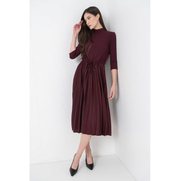 Rochie slim fit plisata din tricot