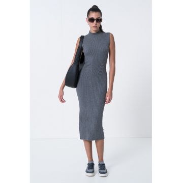 Rochie cambrata din amestec de casmir si matase cu guler inalt