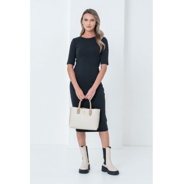 Rochie cu croiala bodycon si decolteu la baza gatului