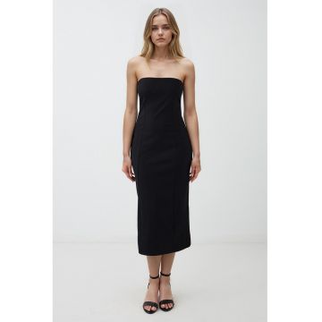 Rochie cu decolteu pe umar si slit pe spate