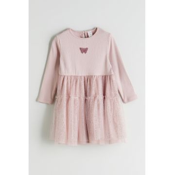 Rochie cu maneci lungi si tul stralucitor