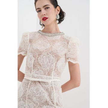 Rochie de dantela cu croiala in A si curea in talie