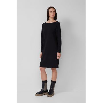 Rochie dreapta tricotata fin cu decolteu barcuta