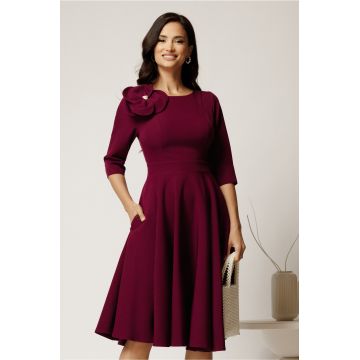 Rochie DY Fashion midi magenta din stofa in clos cu floare maxi la bust