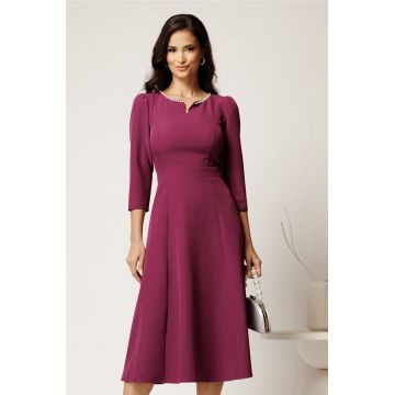 Rochie DY Fashion midi magenta in clos cu perle la decolteu