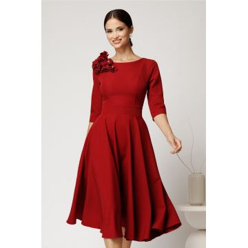 Rochie DY Fashion midi rosie din stofa in clos cu floare la bust