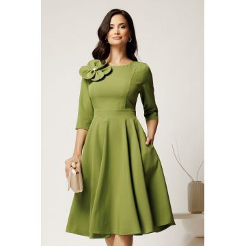 Rochie DY Fashion midi verde olive din stofa in clos cu floare maxi la bust