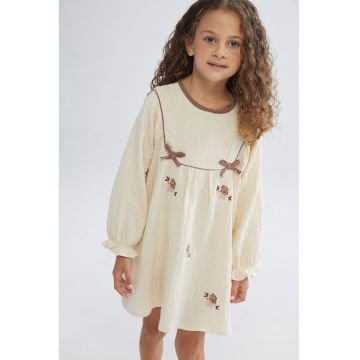 Rochie evazata cu flori brodate