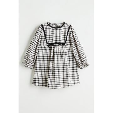 Rochie in carouri cu croiala A
