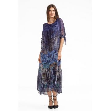 Rochie lunga din matase si vascoza,, cu imprimeu floral pictural pe fond bleumarin