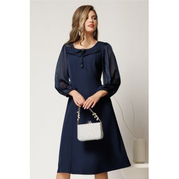 Rochie midi bleumarin din triplu voal cu maneci si insertii din fir lurex si satin