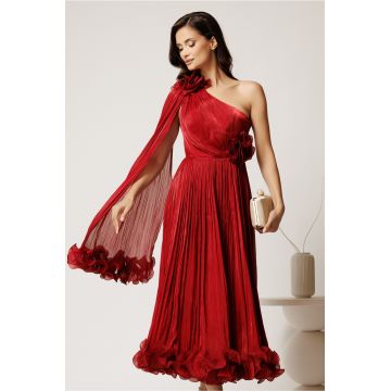 Rochie midi bordo din voal satinat cu volanase la baza si flori in talie si pe umar