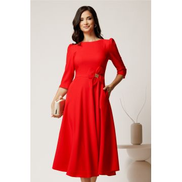 Rochie midi corai din stofa in clos cu floare in talie