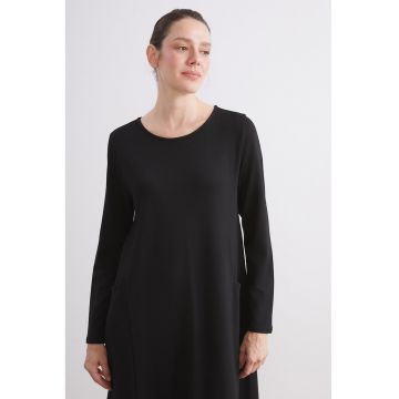 Rochie midi cu croiala dreapta si decolteu rotund