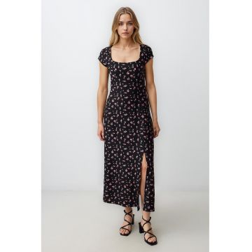 Rochie midi cu model floral si slit frontal