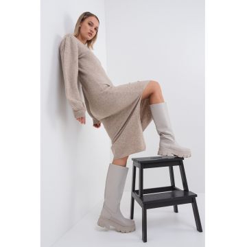 Rochie midi din tricot cu slit lateral si decupaj pe partea din spate