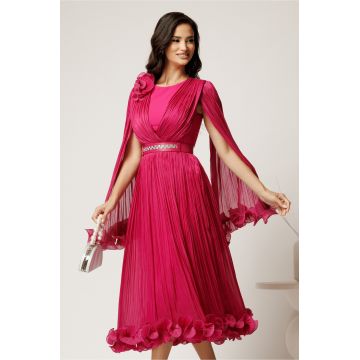 Rochie midi fucsia din voal satinat in clos cu floare la bust si curea din strasuri in talie