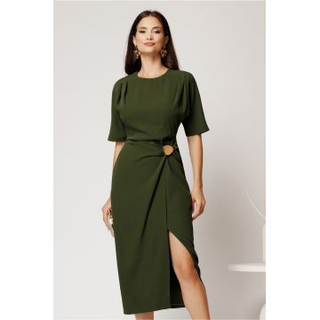 Rochie midi kaki cambrata din triplu voal cu funda si accesoriu pe fusta