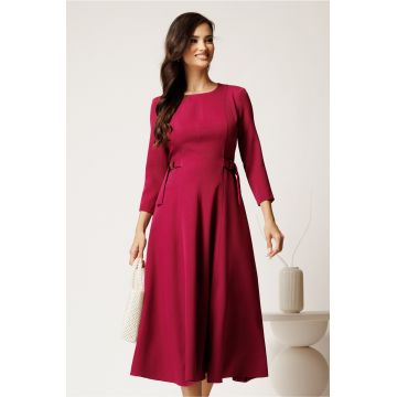 Rochie midi magenta din stofa in clos cu catarame in talie