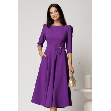Rochie midi mov din stofa in clos cu floare in talie