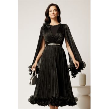 Rochie midi neagra din voal satinat in clos cu floare la bust si curea din strasuri in talie