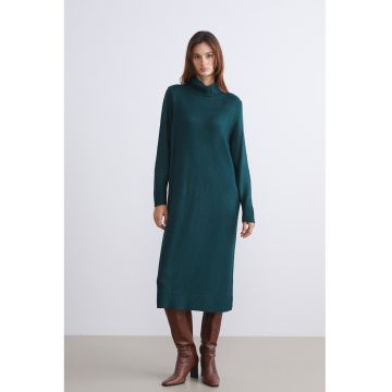 Rochie-pulover tricotata cu guler inalt
