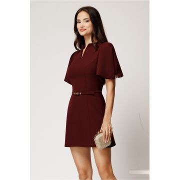 Rochie scurta bordo din stofa cu croi in clini si curea in talie