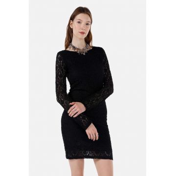 Rochie scurta din dantela cu decupaj pe partea din spate