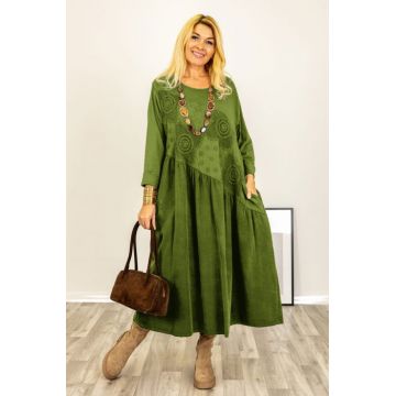 Rochie verde oliv cu taietura oblica si broderie, din catifea reiata si jerseu, oversize