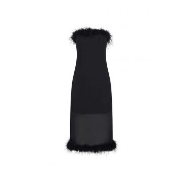Rochie midi cu decolteu pe umeri si garnituri cu pene de strut