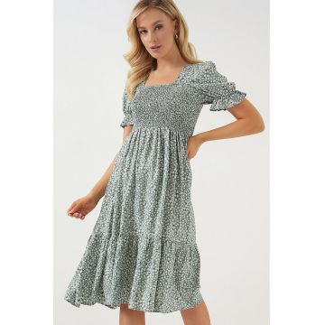 Rochie midi  cu guler patrat - model floral - verde - textil - material subtire si respirabil