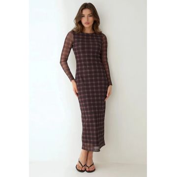 Rochie midi mulata in carouri -  culoare maro - material textil