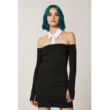 Rochie mini cu decolteu pe umeri si cu guler detasabil