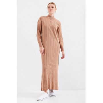 Rochie tricotata  texturata - guler inalt - fermoar - maro - tricot -