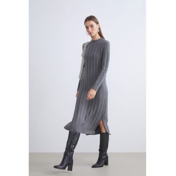Rochie din tricot cu slituri laterale Rochie din tricot cu slituri laterale
