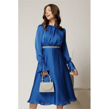 Rochie DY Fashion midi albastra din voal satinat in clos cu perle in talie