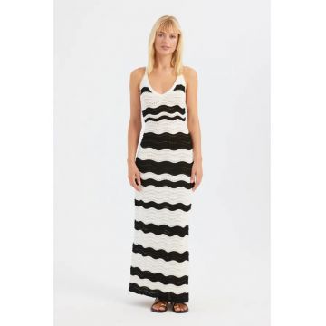 Rochie maxi -  cu dungi - decolteu in V - crapaturi laterale - textil -