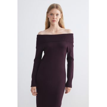 Rochie midi cu decolteu pe umeri Rochie midi cu decolteu pe umeri