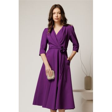 Rochie midi mov din stofa in clos cu floare in talie Rochie midi mov din stofa in clos cu floare in talie